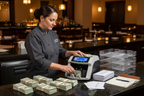 What cash handling tips do restaurant owners need to know?
